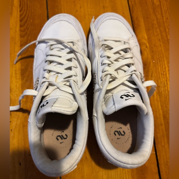 Nike Legacy Court Lift Sneaker - Picture 7 of 7